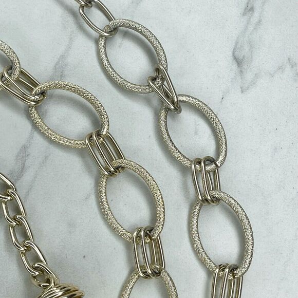 Gold Tone Oval Chain Link Belt with Beehive Swirl Charm - One Size ✨ - Picture 9 of 10